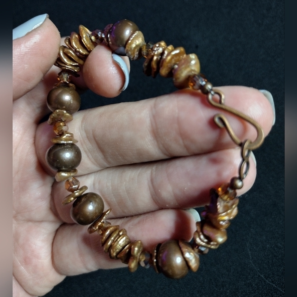 Fresh Water Pearl And Shell Bracelet - Picture 4 of 9